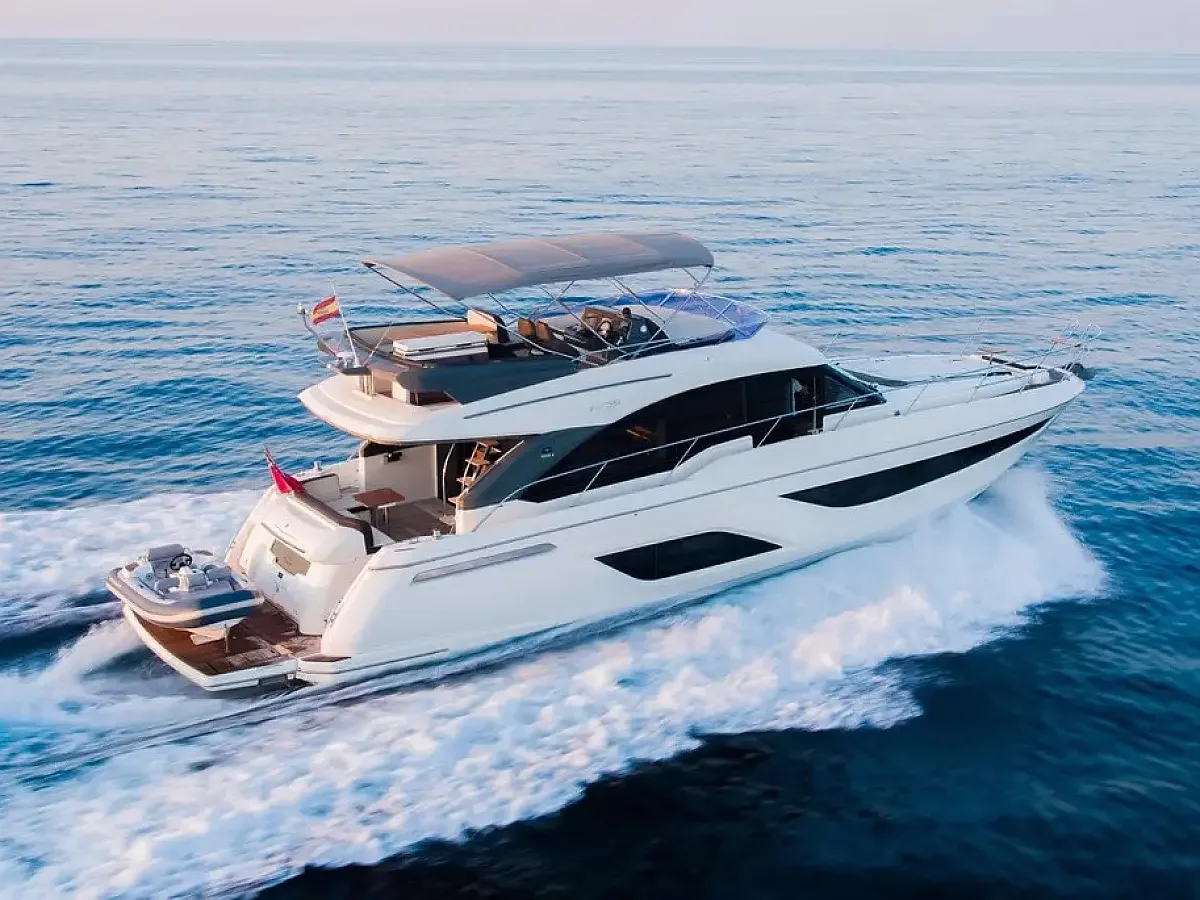 Bavaria R55 Fly - Ela - Aussenansicht in Kroatien