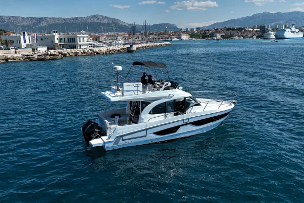 Motoryacht in Split: Antares 11 Fly - Desire
