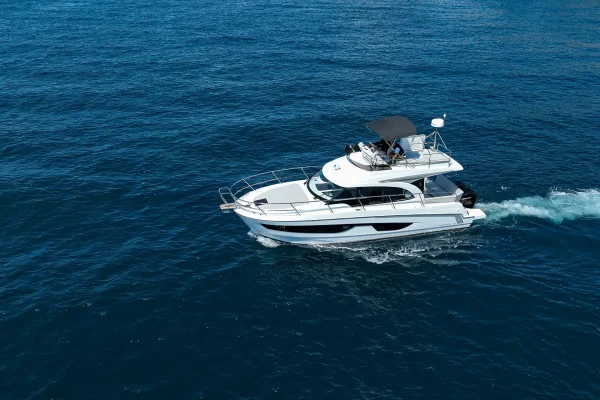 Motoryacht in Split: Antares 11 Fly - Desire
