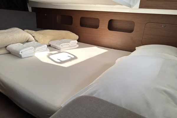 Antares 11 Fly - Desire Achterkabine