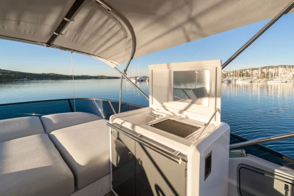 Azimut 53 Fly - Nalu - Grill auf der Fly