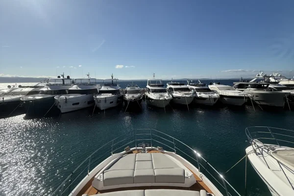 Azimut 53 Fly - White