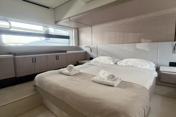 Azimut 53 Fly - White