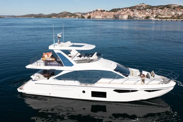 Azimut 60 Fly - Alibaba in Sibenik - Kroatien