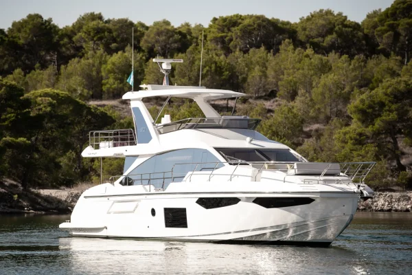 Azimut 60 Fly - Alibaba in Sibenik - Kroatien