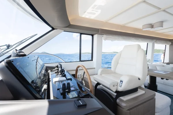 Azimut Magellano 60 - Olivia - Cockpit