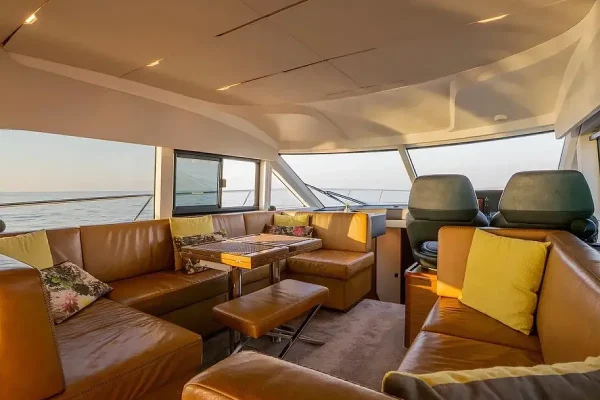 Bavaria R55 Fly Ela - Salon