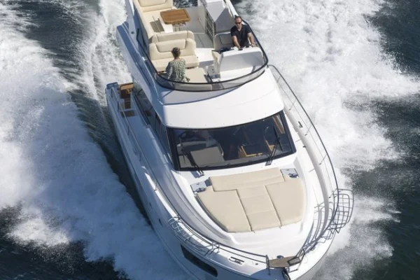 Motoryacht mieten: Bavaria Virtess 420 Fly - Lana