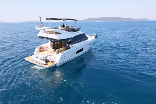 Bavaria Virtess 420 Fly - Lana