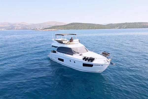 Bavaria Virtess 420 Fly - Lana