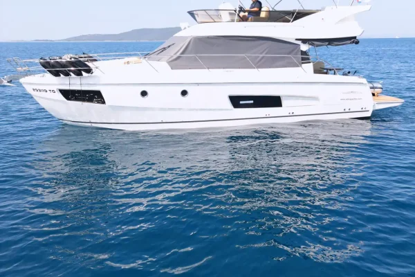 Bavaria Virtess 420 Fly - Lana