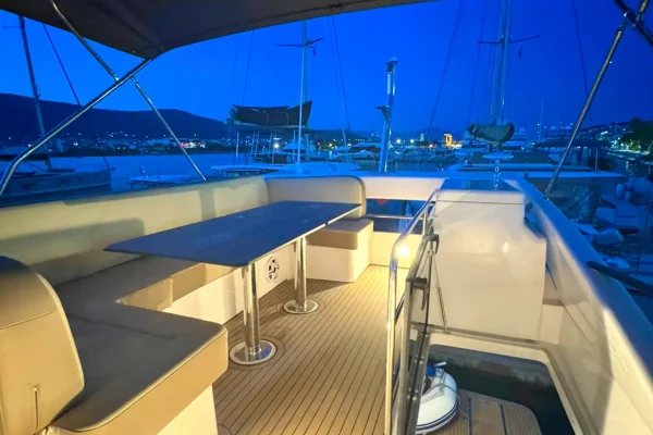 Bavaria Virtess 420 Fly - Lana