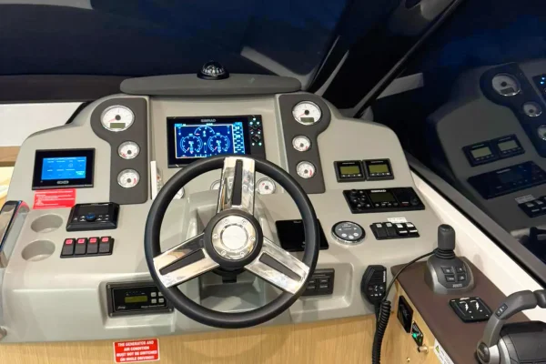 Bavaria Virtess 420 Fly - Lana