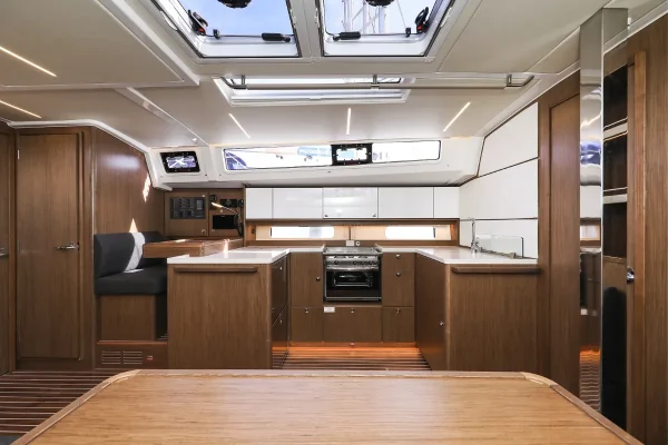 Segelboot Charter: Bavaria C46 - Lana Küche