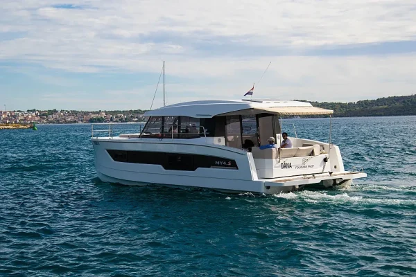 Fountaine Pajot MY4.S „Dana“