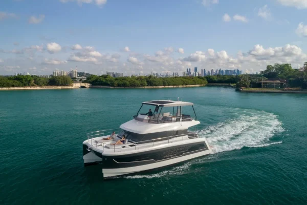 Powerkatamaran in Trogir: Fountaine Pajot MY - Mala