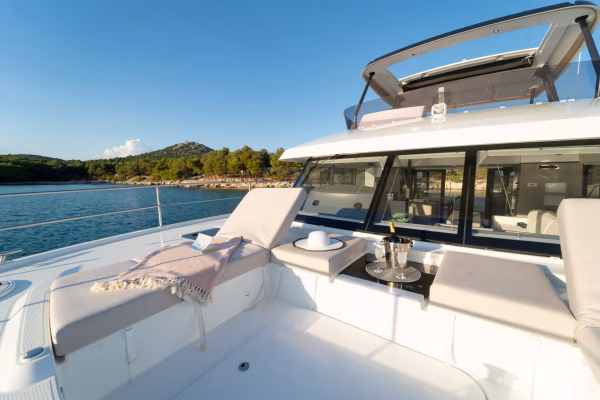 Fountaine Pajot MY6 - Family 2.0