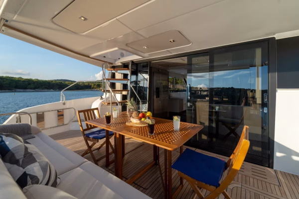 Fountaine Pajot MY6 - Family 2.0
