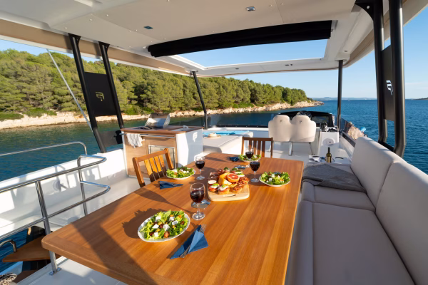 Fountaine Pajot MY6 - Family 2.0