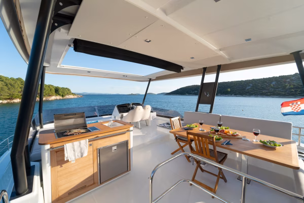 Fountaine Pajot MY6 - Family 2.0