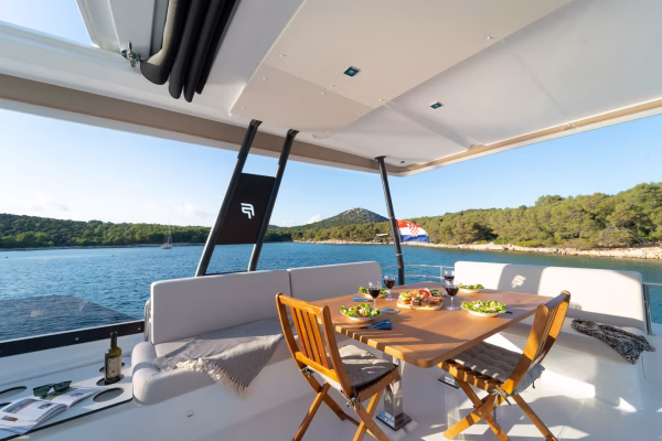 Fountaine Pajot MY6 - Family 2.0