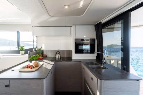 Fountaine Pajot MY6 - Family 2.0