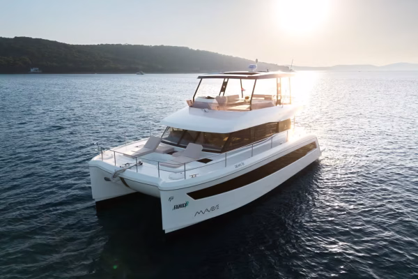 Fountaine Pajot MY6 Family 2.0