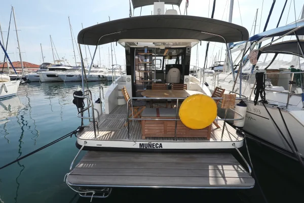 Yacht Charter in Tribunj: Futura 40 Grand Horizon - Muneca