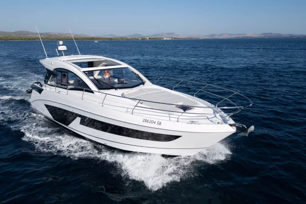 Motoryacht Charter in Šibenik: Gran Turismo 45 - Holly Four