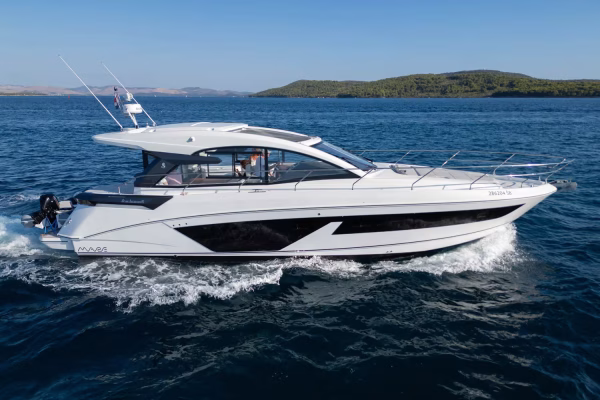 Motoryacht Charter in Šibenik: Gran Turismo 45 - Holly Four