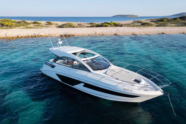 Motoryacht Charter in Šibenik: Gran Turismo 45 - Holly Four