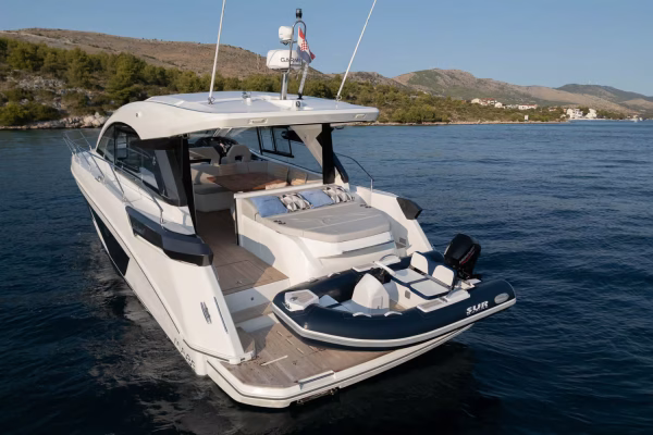 Motoryacht Charter in Šibenik: Gran Turismo 45 - Holly Four