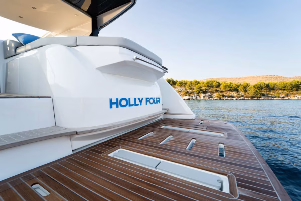Motoryacht Charter in Šibenik: Gran Turismo 45 - Holly Four