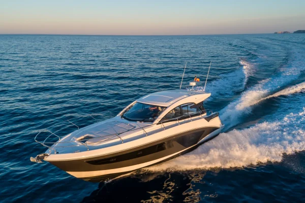 Motoryacht Charter in Šibenik: Gran Turismo 45 - Holly IV