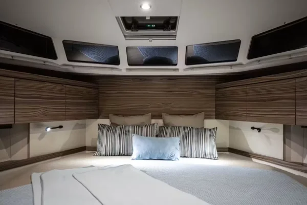 Greenline-48-fly-red-hot-08