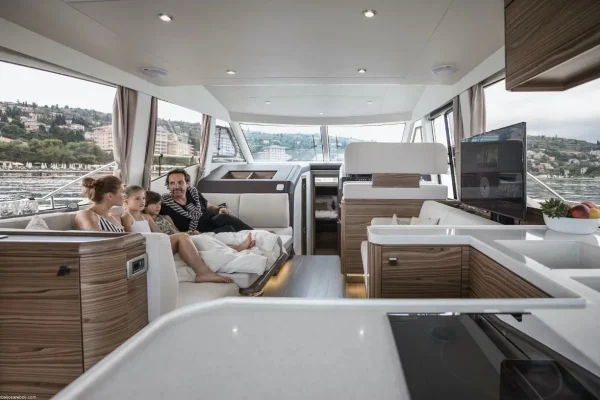 Greenline-48-fly-red-hot-09