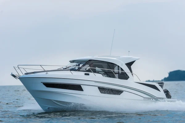 Bootscharter Biograd: Antares 9 OB - Ana