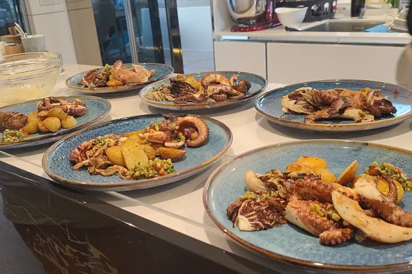 Kulinarische-Köstlichkeiten-auf-der- Sunreef-60-Sinata-02