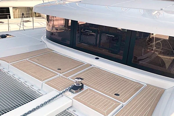 Lagoon 42 - Slowdown