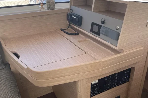 Lagoon 42 - Slowdown