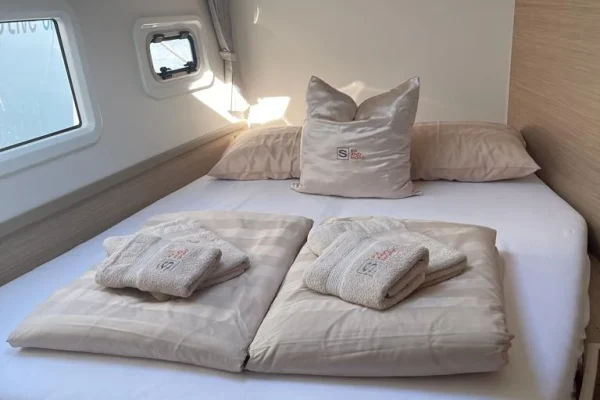 Lagoon 42 - Slowdown