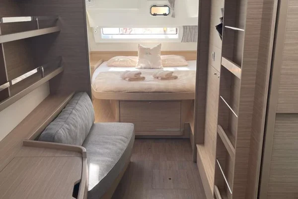 Lagoon 42 - Slowdown