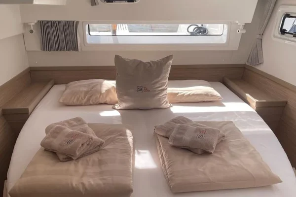 Lagoon 42 - Slowdown