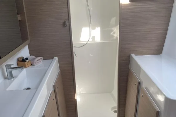 Lagoon 42 - Slowdown