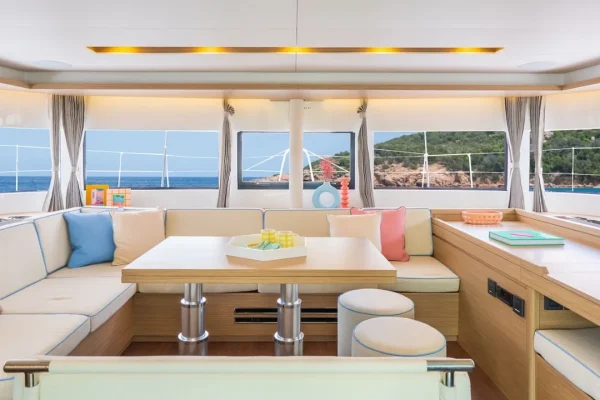 Lagoon 51 - Elysium - Salon