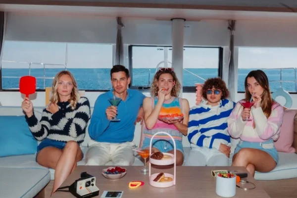 Lagoon 51 - Elysium - Salon mit Freunden