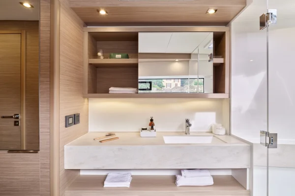 Luxuskatamaran in Trogir: Lagoon 51 - Maestro