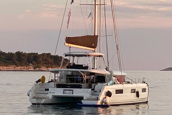 Lagoon 46 - Chill Out