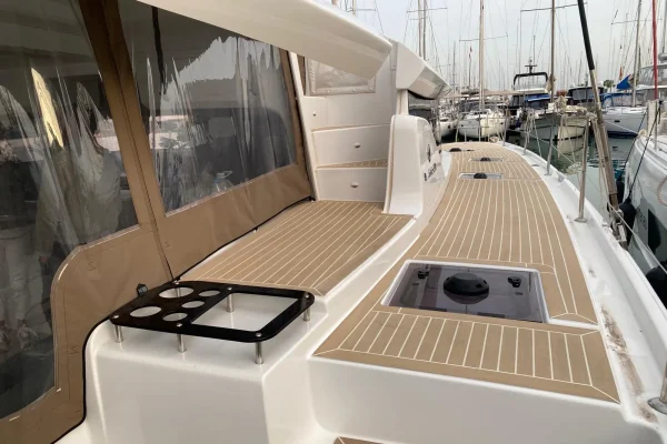 Lagoon 46 - Chill Out