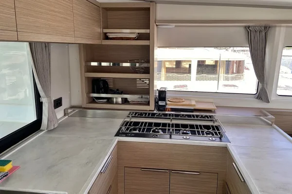 Lagoon 46 - Chill Out